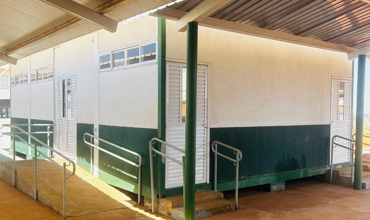 O ambulatório do Projeto IFG Feridas é um espaço controlado, estruturado e equipado especificamente para a execução da pesquisa